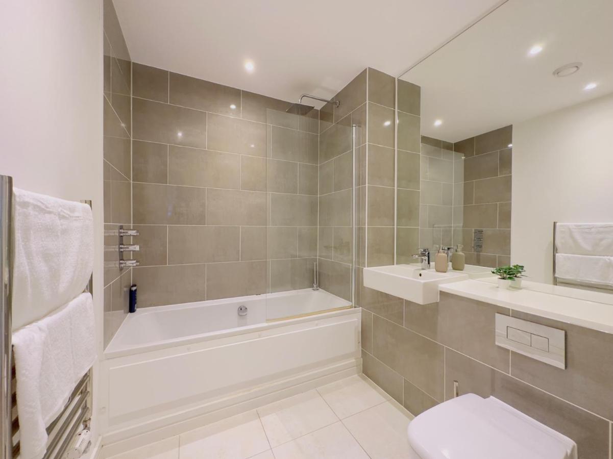 Ferienwohnung Luxurious Comfy Penthouse - Steps To East Croydon Train Station - Views Exterior foto